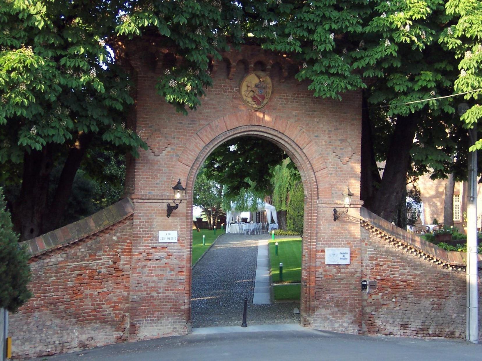 Relais Del Castello Di Oviglio Hotel Exterior photo