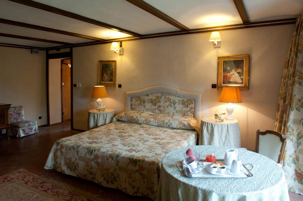 Relais Del Castello Di Oviglio Hotel Exterior photo