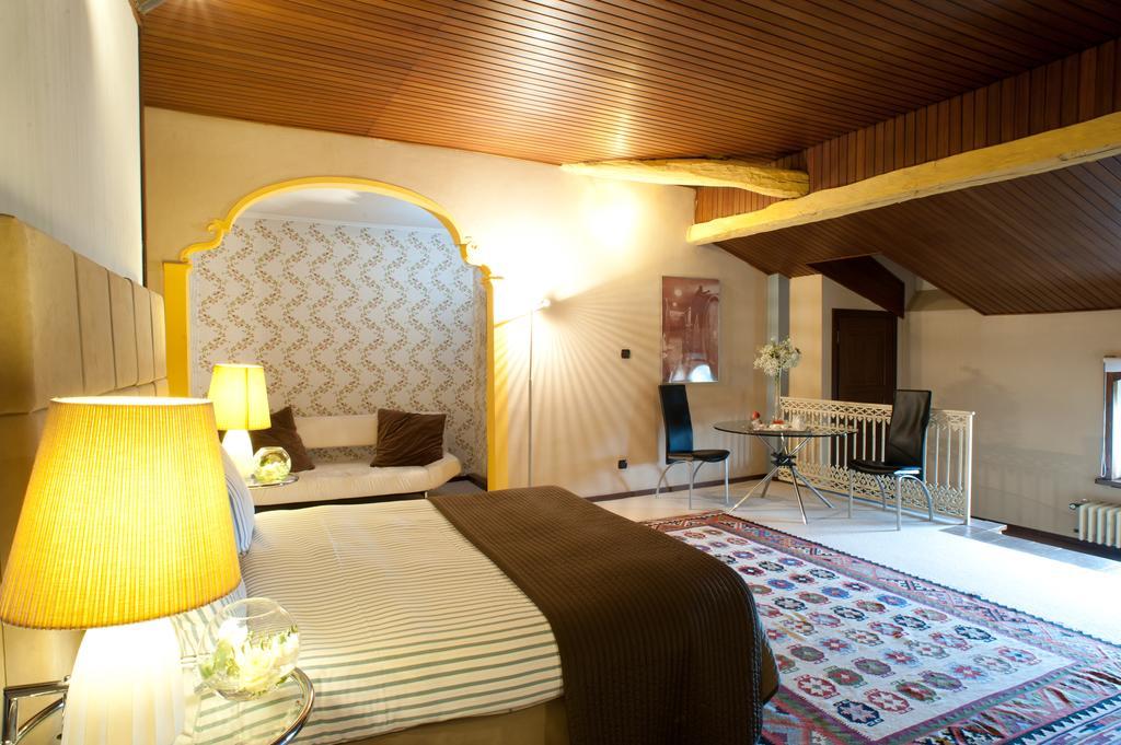Relais Del Castello Di Oviglio Hotel Exterior photo