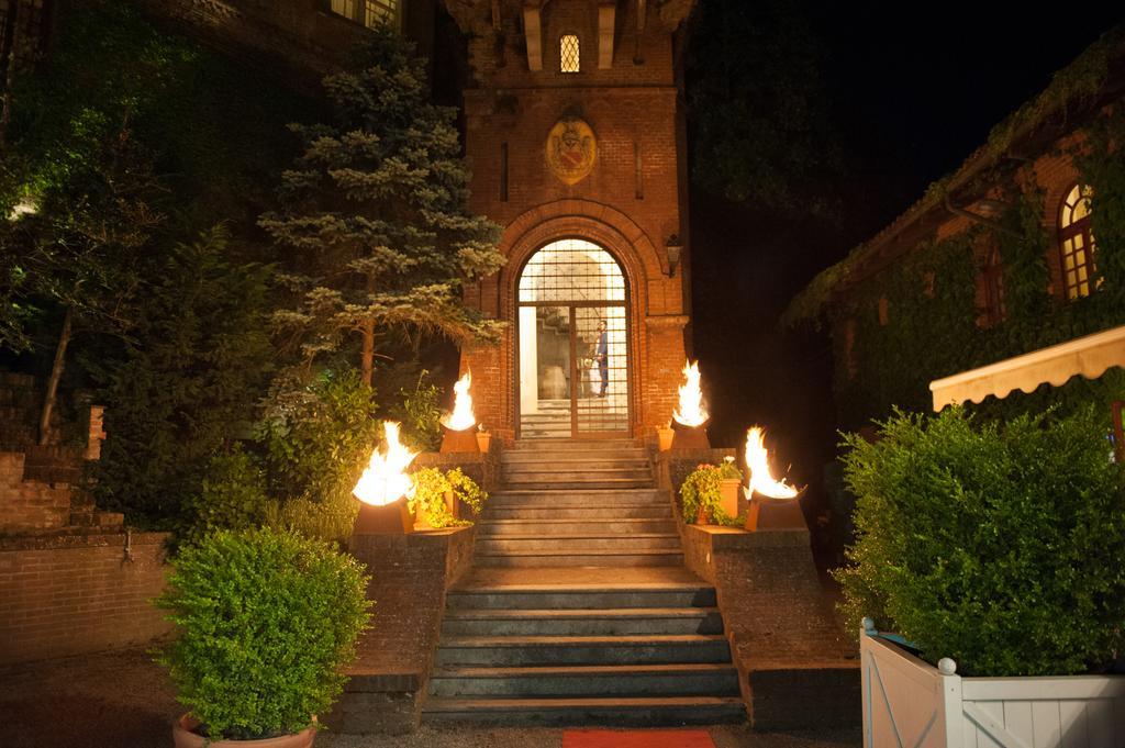 Relais Del Castello Di Oviglio Hotel Exterior photo