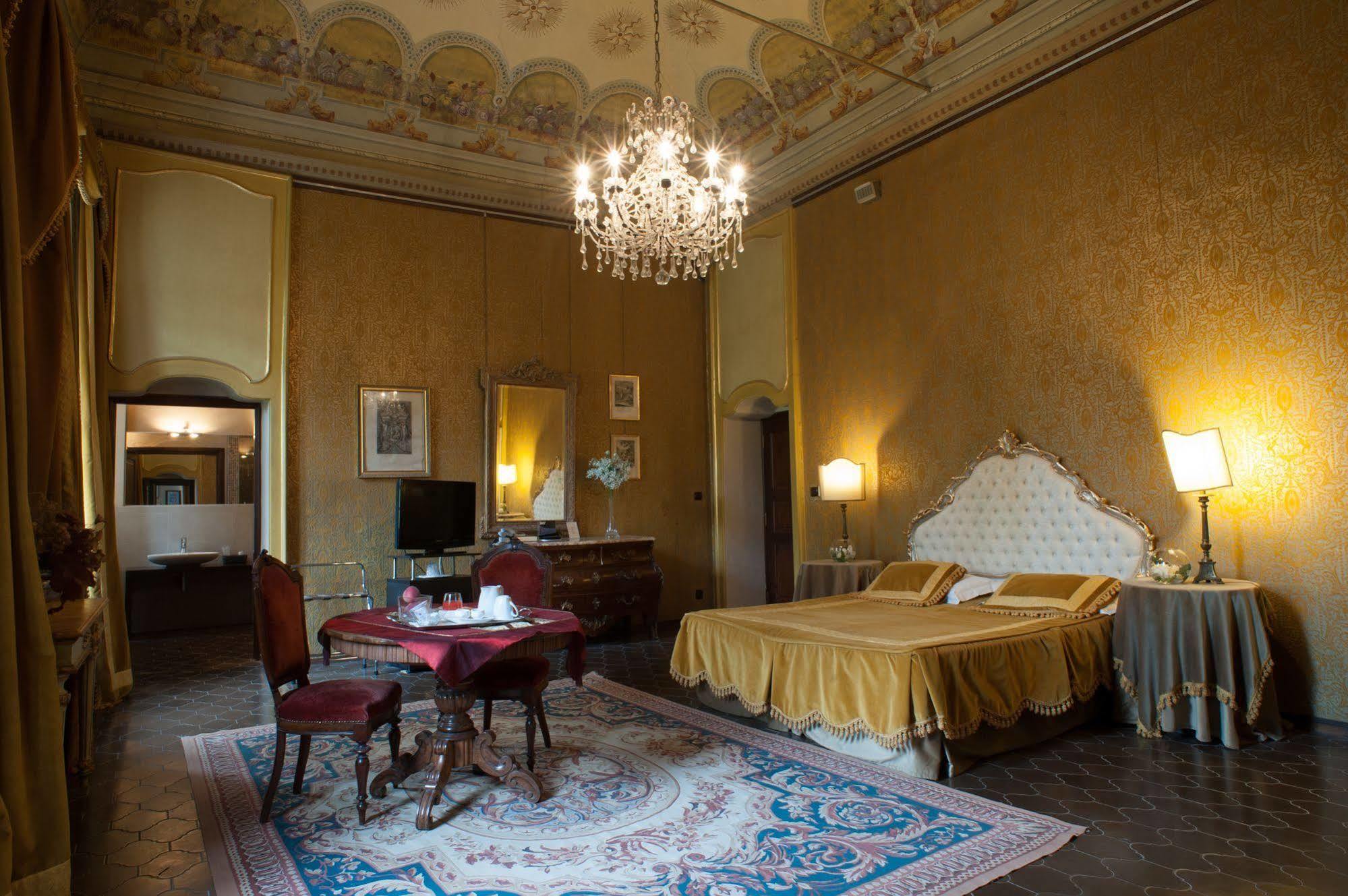 Relais Del Castello Di Oviglio Hotel Exterior photo